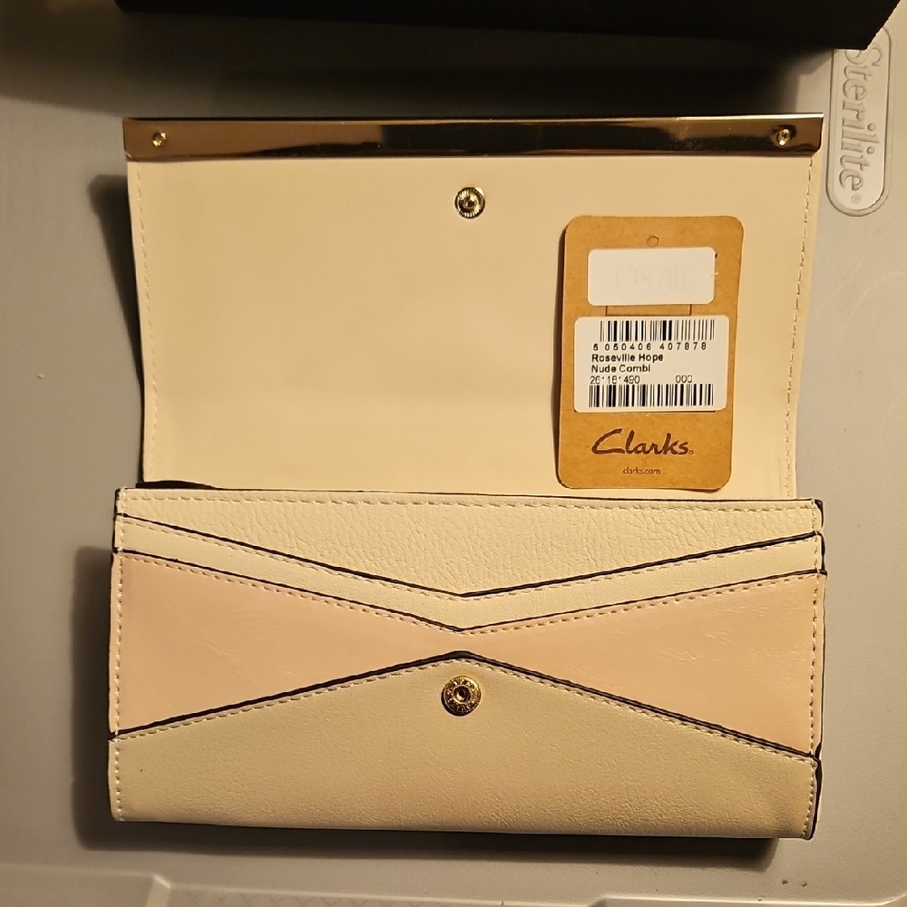 Clarks Cream Wallet - Picture 5 of 9